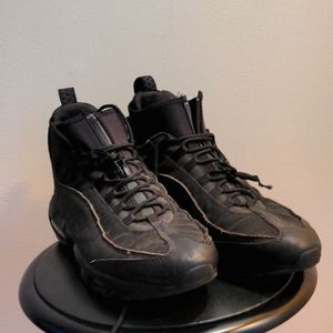 Black Aimmax Nikes